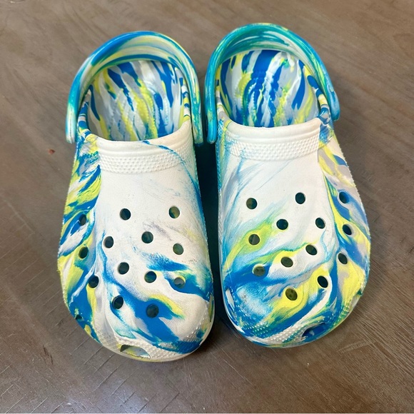 Croc Marbled Kids Classic Clogs. - Picture 1 of 7
